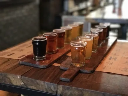 啤酒,工艺啤酒,饮料,品尝,酒吧,酿酒人,木质材料,室内 啤酒,工艺啤酒,饮料,品尝,酒吧,酿酒人,木质材料,室内