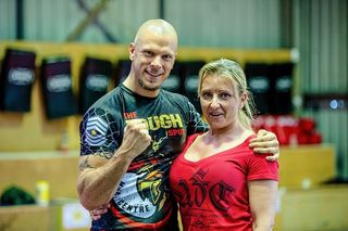 情侣，格斗，姿势，拳头，格斗姿势，举起拳头，健身房，武术