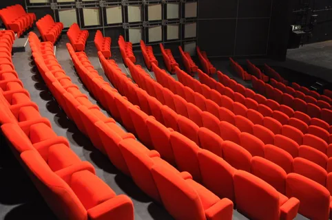 红色剧场椅,红色,剧场,扶手椅,演出,公众,观众,场景 红色剧场椅,红色,剧场,扶手椅,演出,公众,观众,场景