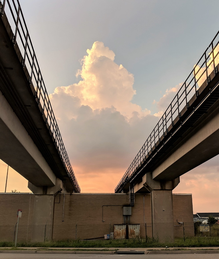 高架、火车、桥梁、日落、城市、街景、天堂、天空