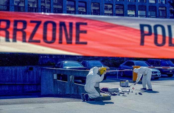 苏黎世州警察局，犯罪现场，犯罪，did，正在进行的调查，警官，发现，刑事案件