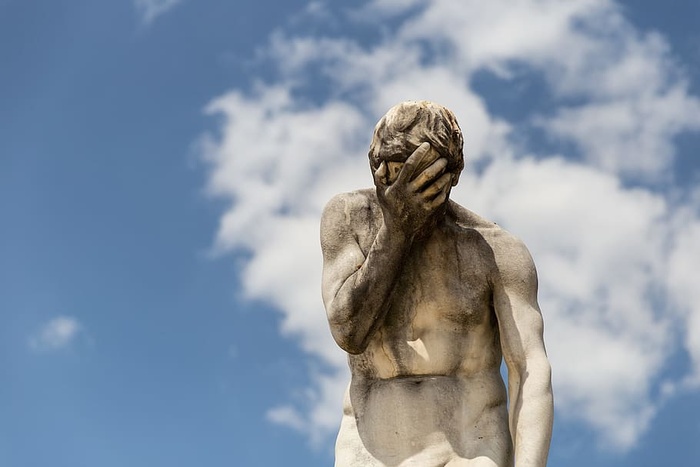 法国巴黎的脸棕榈雕像