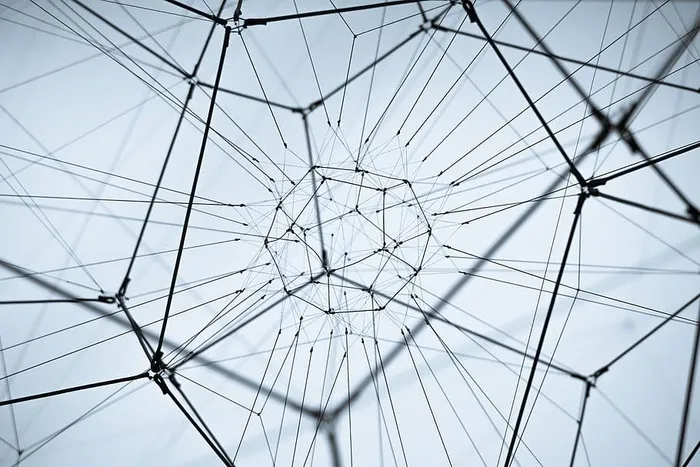 建筑、建筑、基础设施、天花板、辐条、电线、电线、背景