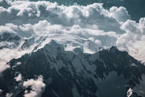 被雪覆盖的山 被雪覆盖的山