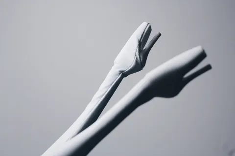 legs,sham,3a,玩具,高跟鞋,白色,紧身裤,studio shot legs,sham,3a,玩具,高跟鞋,白色,紧身裤,studio shot