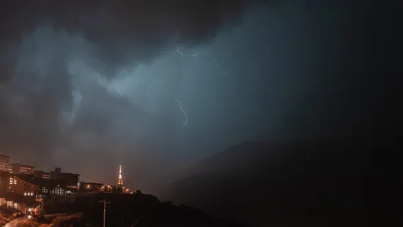 法国、les menuires、闪电、闪电、夜间风暴、风暴、滑雪场、城市 法国、les menuires、闪电、闪电、夜间风暴、风暴、滑雪场、城市