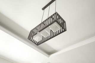 货架、灯具、吸顶灯、建筑、家具、白色、楼梯、杂物房