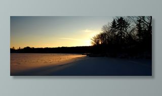 新斯科舍省哈利法克斯日落时结冰的回声湖