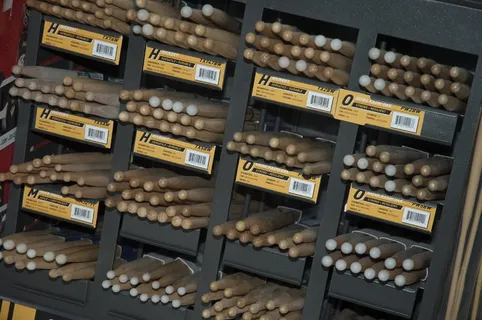 鼓槌，电池，音乐，鼓手，没有人，食物和饮料，大团体的物体，食物