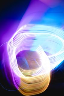 黄色和蓝色霓虹灯