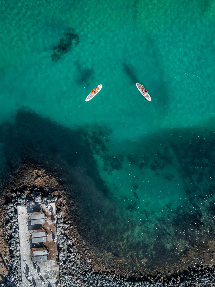 两块冲浪板的航空摄影