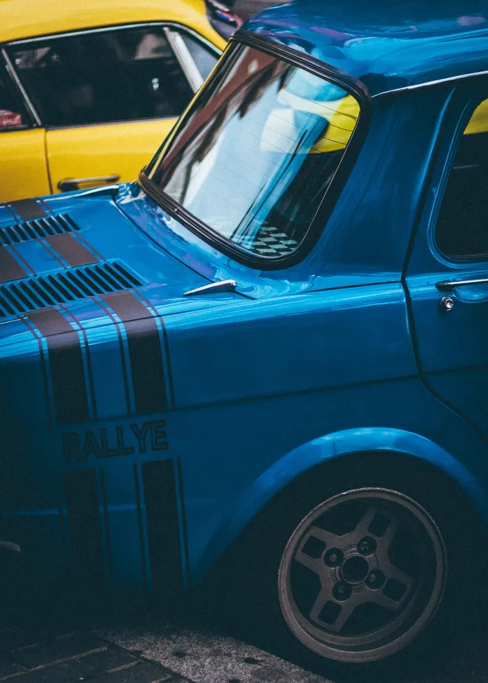 蓝色汽车
