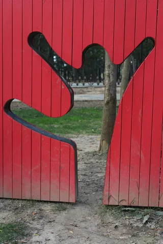 人形，张开双臂，拥抱，欢乐，红色，没有人，天，建筑