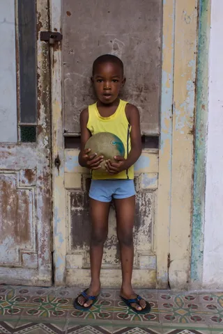 儿童、球类、游戏、运动、长相、足球、非洲人种族、非洲人后裔