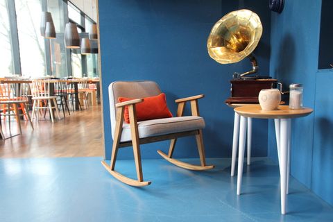 红色、枕头、白色、软垫、摇椅、棕色、木制、底座