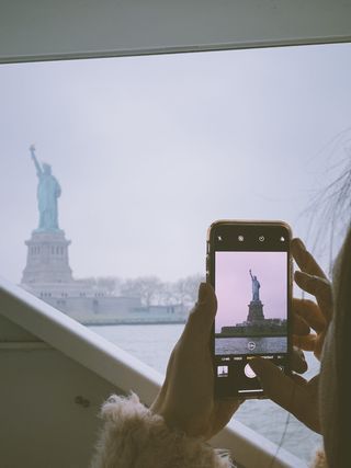 手机，手机，电子产品，手机，人，人，脸，照片