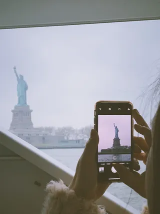 手机，手机，电子产品，手机，人，人，脸，照片