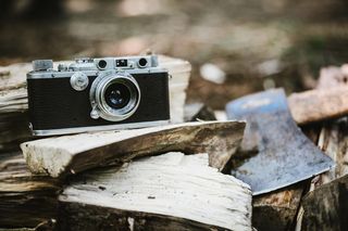 复古，经典，相机，黑色，镜头，木头，砍，斧头