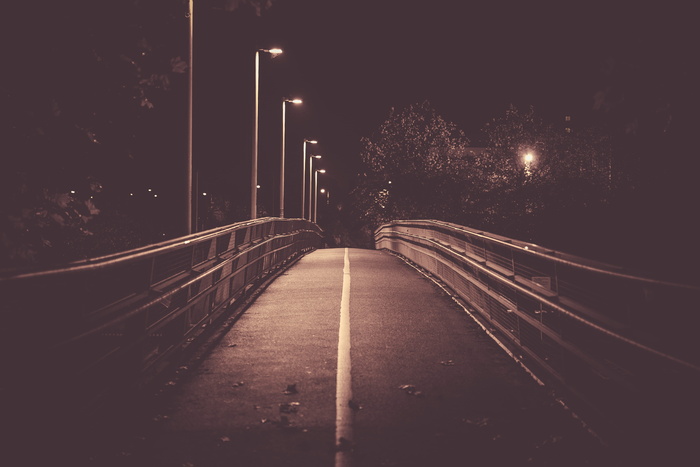 桥，光，夜，辉光，暗，黄线，栅栏，树