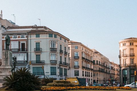 白色混凝土建筑