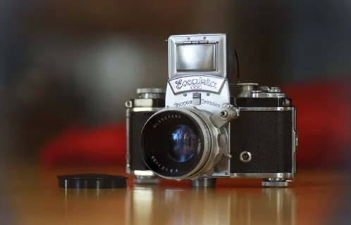 灰黑色单反相机