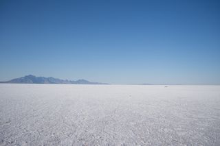 美国波恩维尔盐滩，盐滩，山脉，蓝色，风景-自然，宁静的景色，天空