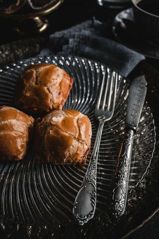 里面有奶油奶酪的甜面包