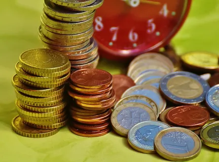 时间就是金钱、硬币、货币、欧元、现金和现金等价物、储备、财务、价值 时间就是金钱、硬币、货币、欧元、现金和现金等价物、储备、财务、价值