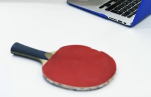 红色、棕色、乒乓球拍、白色、表面、技术、笔记本电脑、通讯