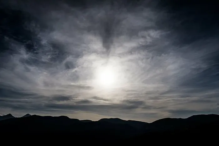 剪影，山，白，云，多云，天空，高地，黑暗