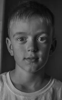 肖像、头像、儿童、看相机、童年、男孩、正面视图、室内