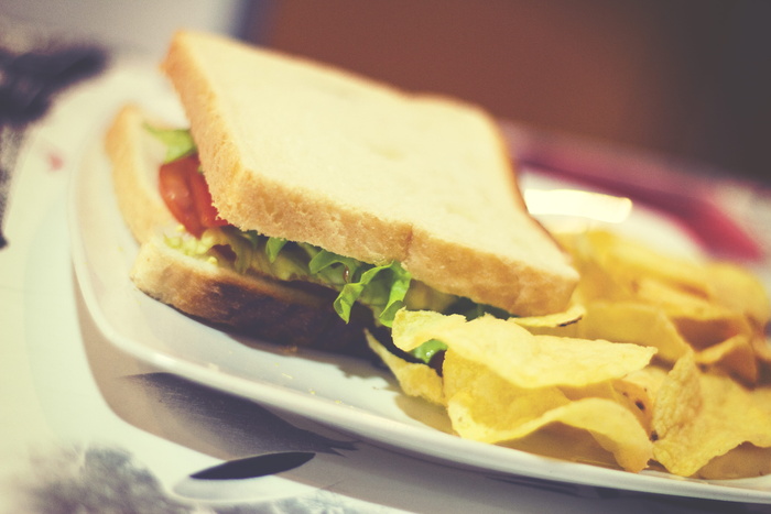 食品，番茄，三明治，面包，土豆，薯片，食品和饮料，即食