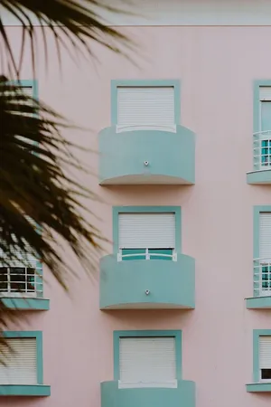 淡粉色和浅蓝色建筑，拉各斯，葡萄牙