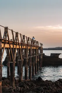 棕色钢桥、水、海滨、码头、港口、码头、桥梁、建筑 棕色钢桥、水、海滨、码头、港口、码头、桥梁、建筑