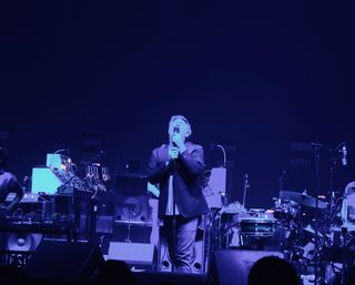 歌手、lcd音响系统、iphone x、音乐、表演、艺术文化娱乐、职业、乐器