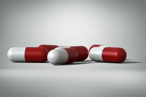 红色和白色药丸,医疗,治疗,药丸,药物,灰色,医疗和药物,剂量 红色和白色药丸,医疗,治疗,药丸,药物,灰色,医疗和药物,剂量