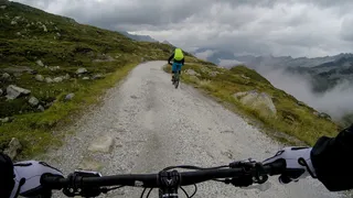 阿尔卑斯山，手套，多云，冒险，旅行，朋友，车把，mtb