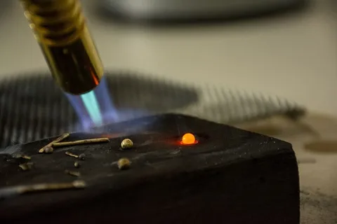 木材、静物画、火、珠宝、燃烧器、黄铜球、珠宝制作、燃烧