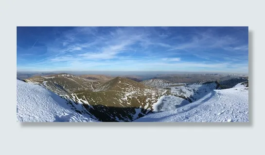 蓝天下白雪覆盖的山 蓝天下白雪覆盖的山