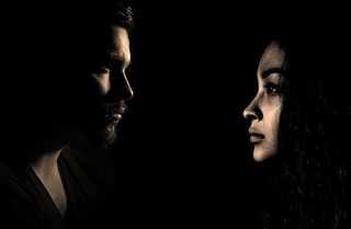 男人，女人，黑暗，房间，争论，深思熟虑，问题，担忧