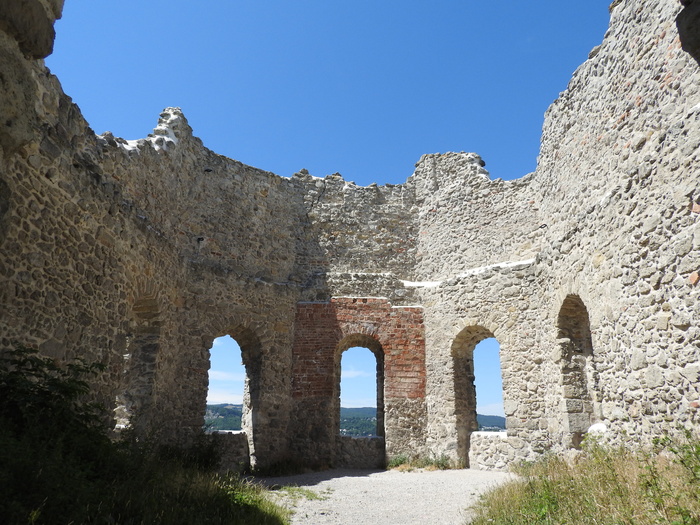 莫德林城堡，伯格瑞恩，城堡，建筑，历史，过去，建筑结构，旧废墟