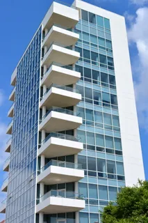 低角度照片,白色,混凝土,幕墙建筑,公寓楼,现代,建筑,现代,建筑 低角度照片,白色,混凝土,幕墙建筑,公寓楼,现代,建筑,现代,建筑