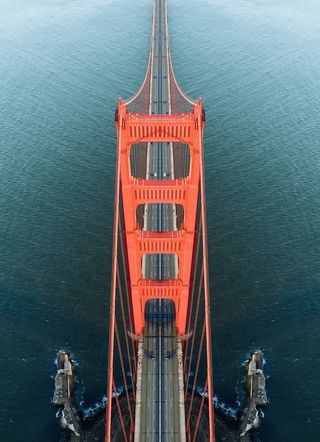 加利福尼亚州金门大桥的高角度照片