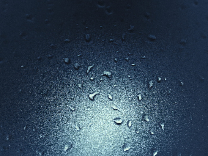 玻璃表面的水滴