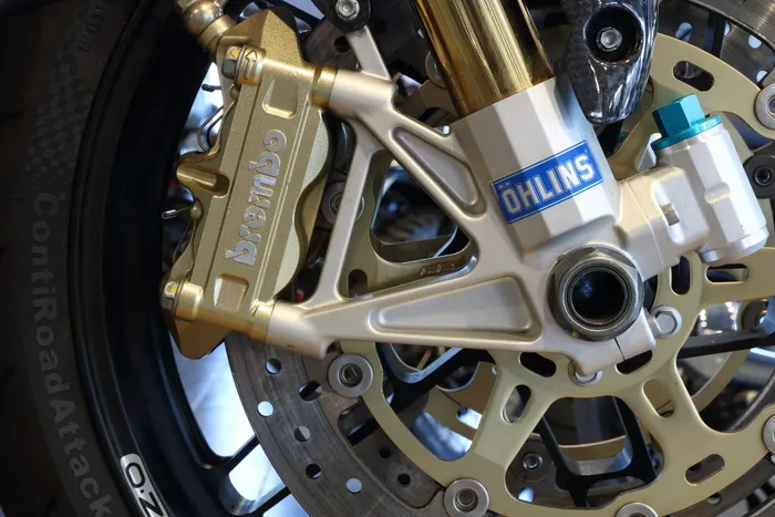 摩托车，moto，guzzi，前轮，车轮制动器，制动盘，卡钳，brembo