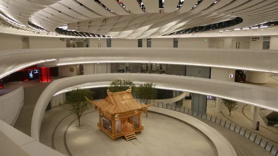 建筑内棕色木棚 建筑内棕色木棚