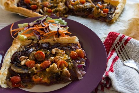 素食者，馅饼，番茄，腰果，坚果，洋葱，奶酪，蓝色