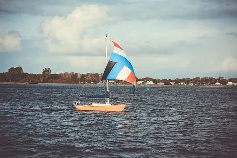 棕色,帆船航行,白天,航行,船,海,海洋,蓝色 棕色,帆船航行,白天,航行,船,海,海洋,蓝色