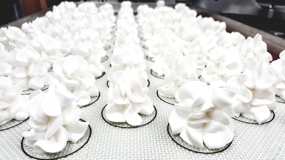 蛋白酥皮、甜食、甜点、白色、特写、餐桌、静物、室内