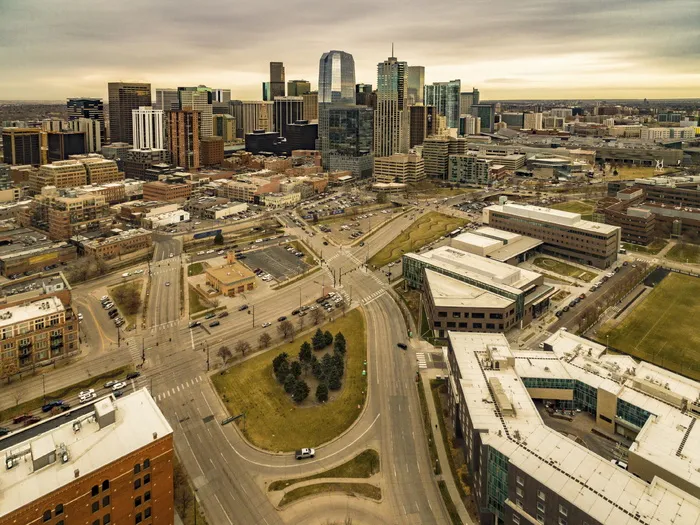 美国丹佛市auraria pkwy 1101号；嗡嗡声城市景观；科罗拉多州丹佛市；空中轮廓线DJI；航空摄影、无人机摄影、DJI、UAV、科罗拉多、建筑外观、城市、建筑结构、建筑